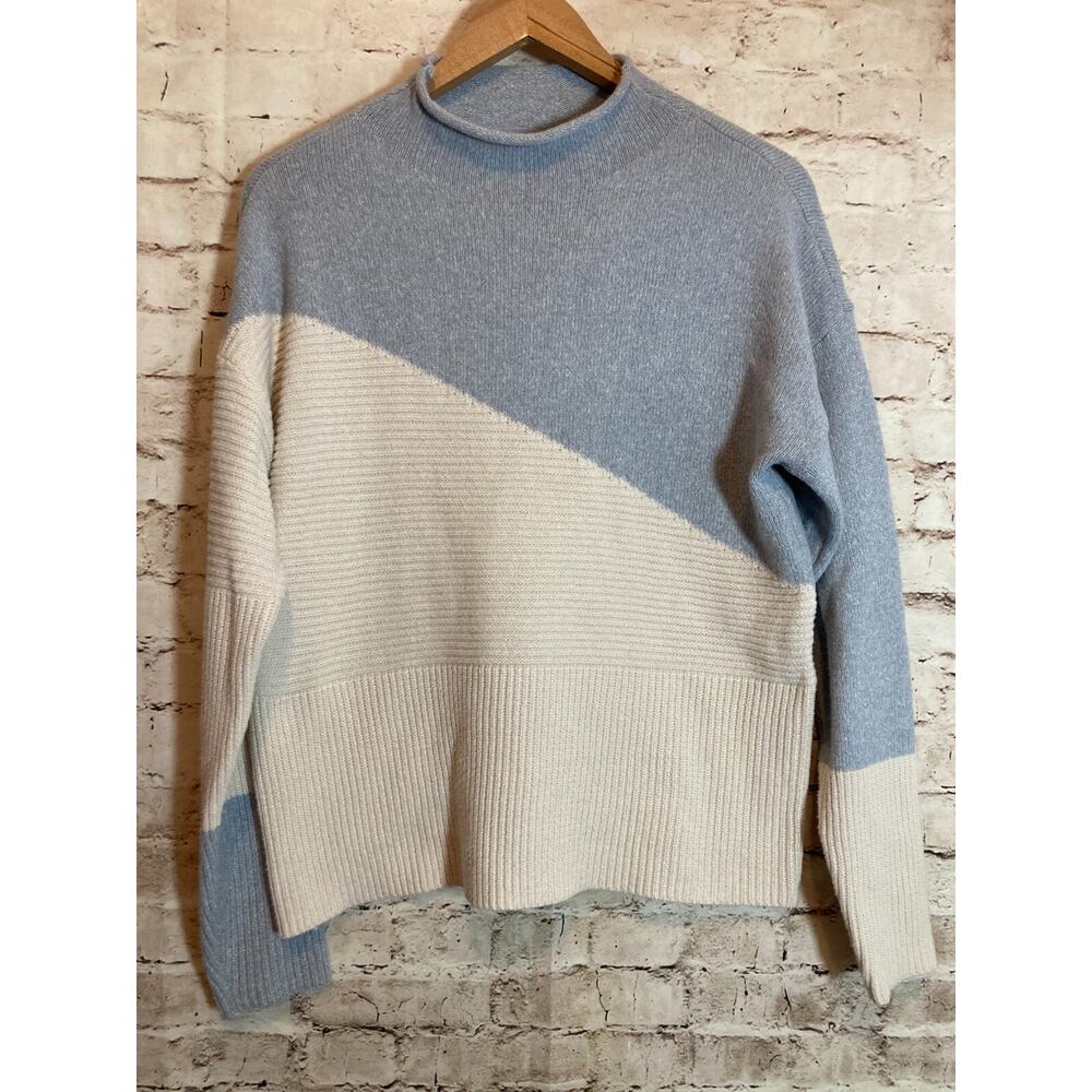 Chloe + Jasmine Sweater Womens Medium Cream & Icy‎ Blue Colorblock Asymmetric